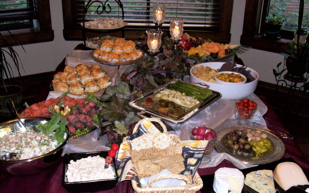 3 Quick Tips for Creating an Eye-Catching Buffet Table